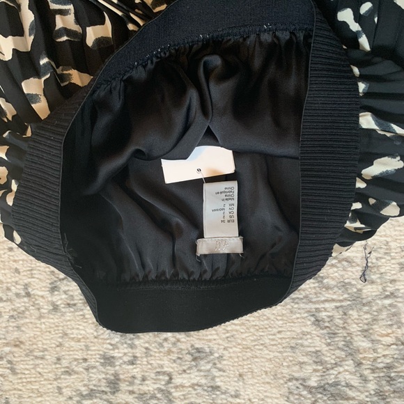 NWT H&M Black Leopard Animal Print Pleated Midi Skirt - Picture 2 of 3